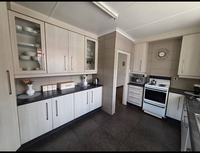 3 BEDROOM HOUSE FOR SALE IN SASOLBURG EXT 10
